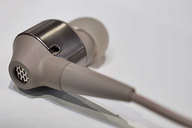 ワイヤレスノイズキャンセリングステレオヘッドセット「WI-1000X」を