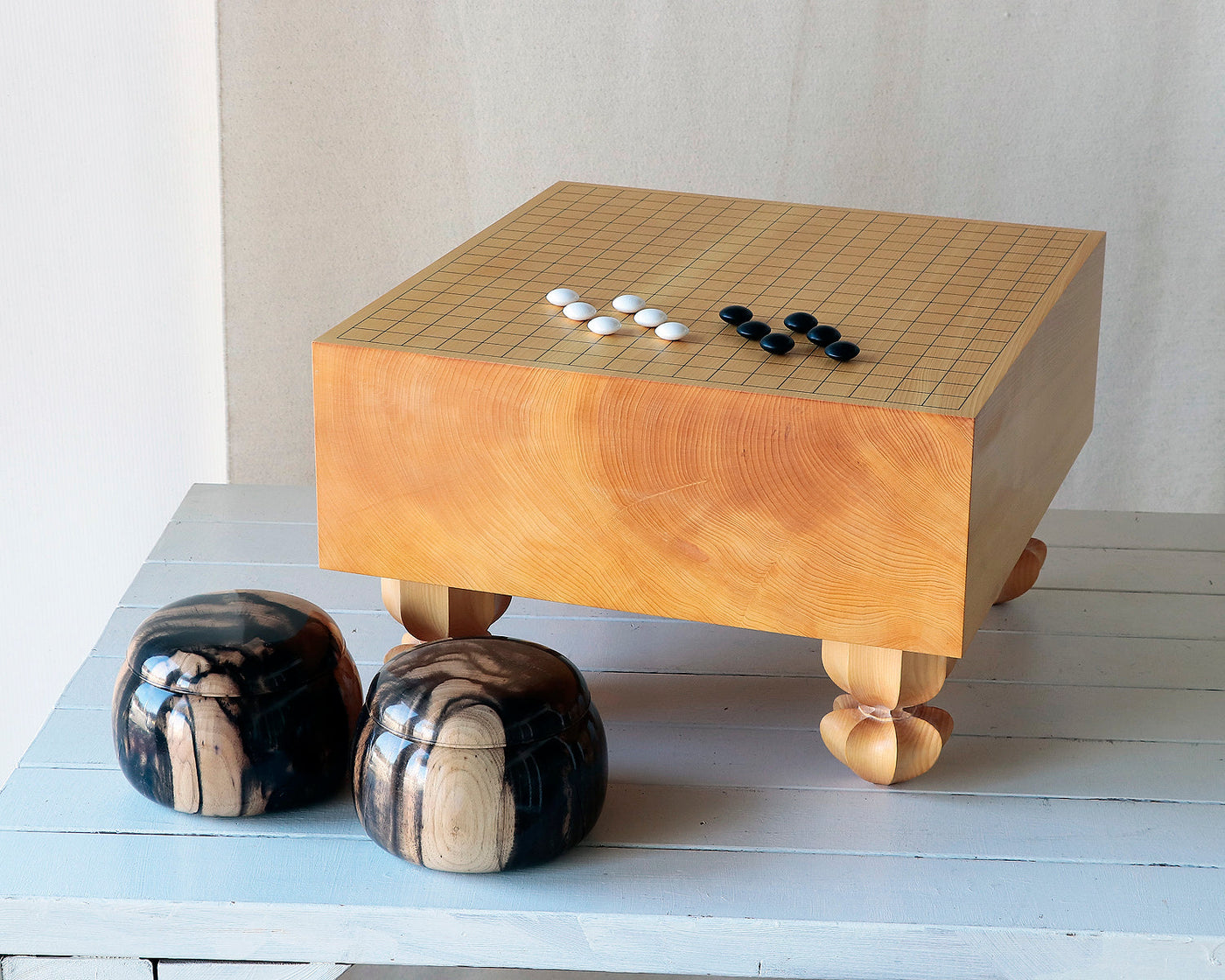 送料無料】国産 高級 囲碁盤 約6寸 本榧 天地柾目 ヘソ 脚付き 国産本