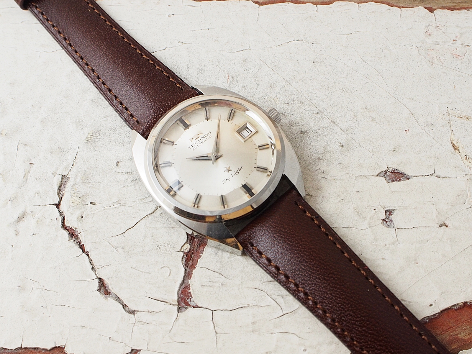 TECHNOS SKY-LIGHT | L o'clock