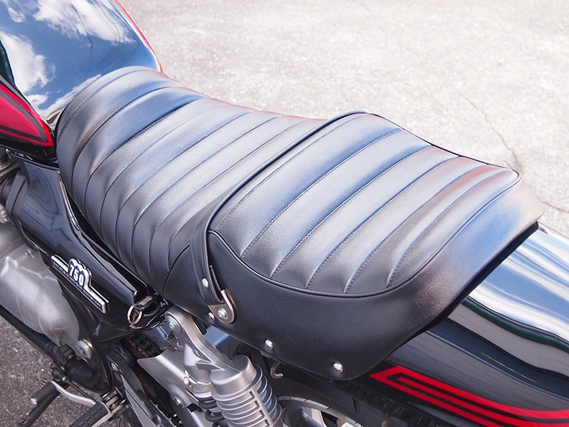 ゼファー750 カスタムタックロールシートASSY | NEO CLASSICS シリーズ