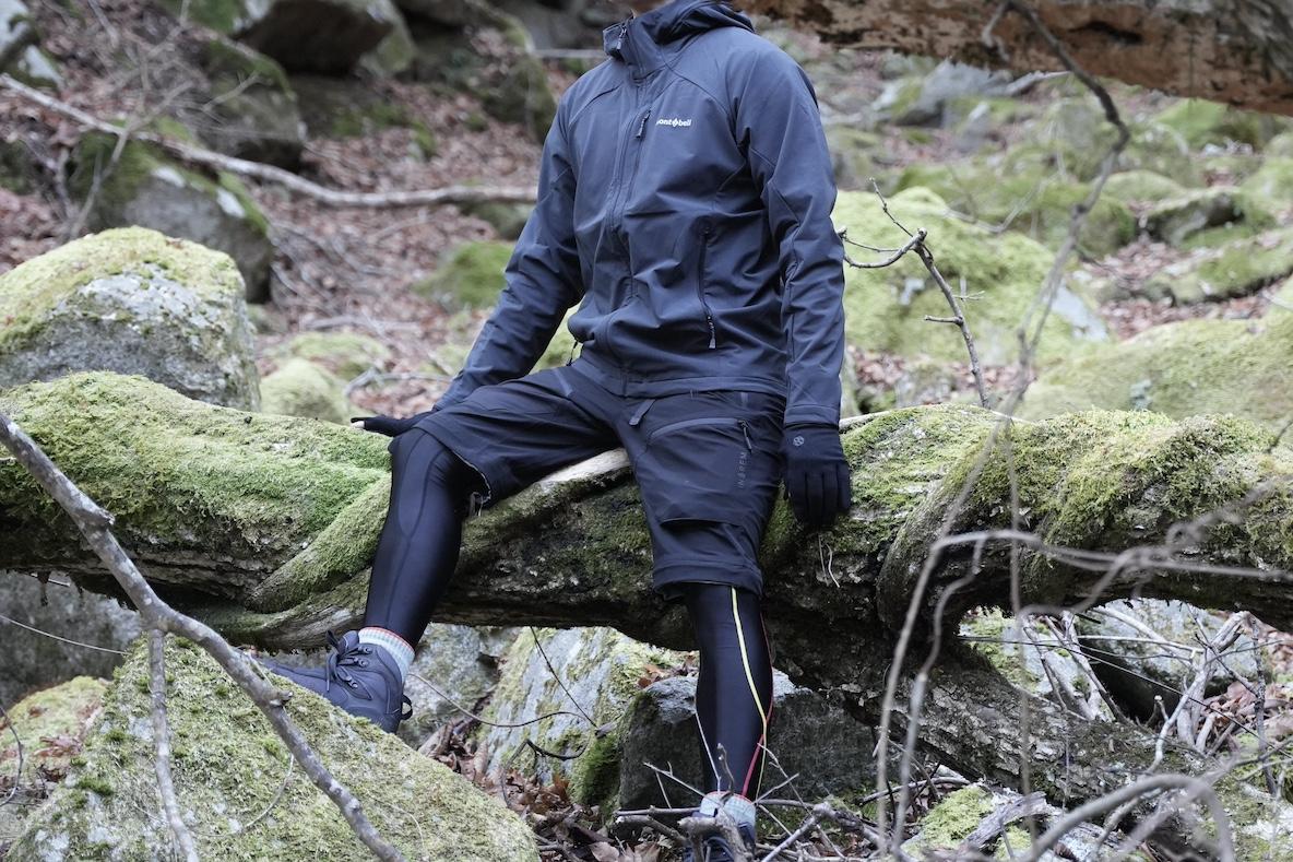 モンベルの「ノマドパーカ」は、冬のハイキングと電車通勤を軽やかにし