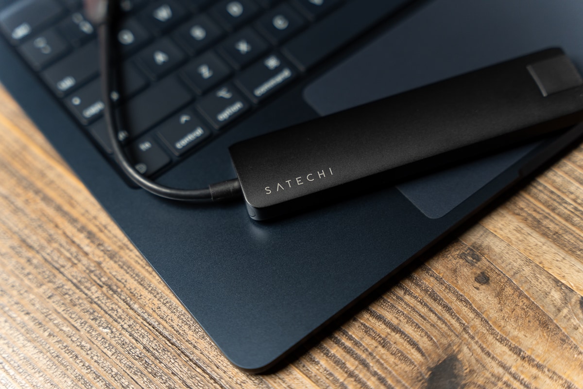 Satechi イーサネット付き スリム 7in1 USB-Cハブ レビュー：まるで