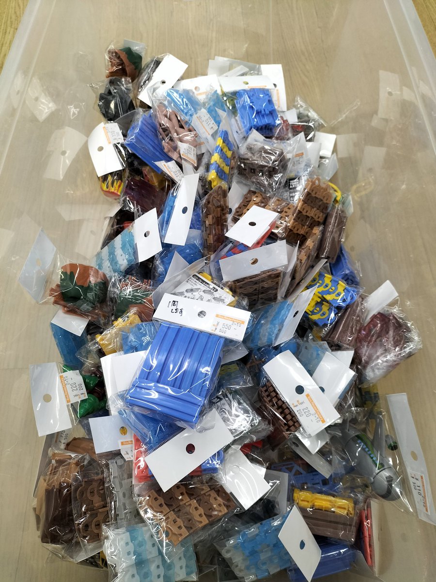 カプセルプラレール大量入荷！ 売り場に置ききれず、やむなくまとめ