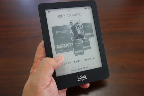 ペーパーバッグ感覚で楽しめる6インチ電子書籍リーダー『kobo glo