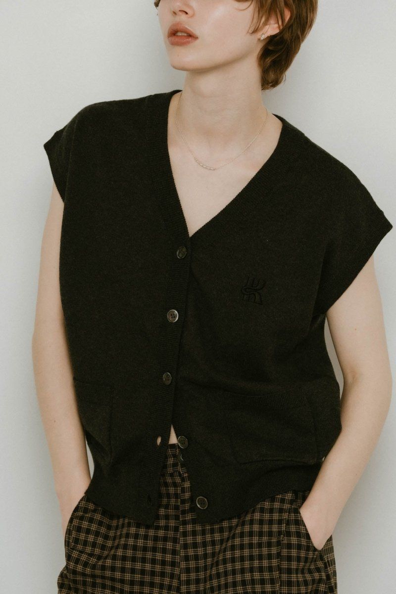Knuth Marf - Vneck logo knit vest / Vネック ロゴニットベスト