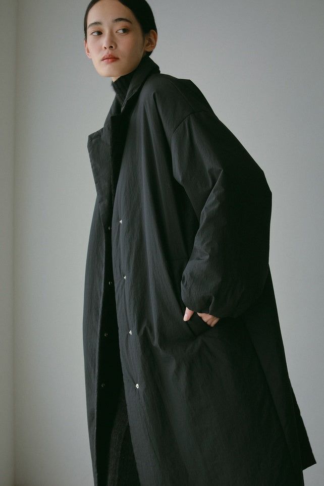 CASA FLINE - 撥水リサイクルナイロン中綿コート (ブラック) | Sir