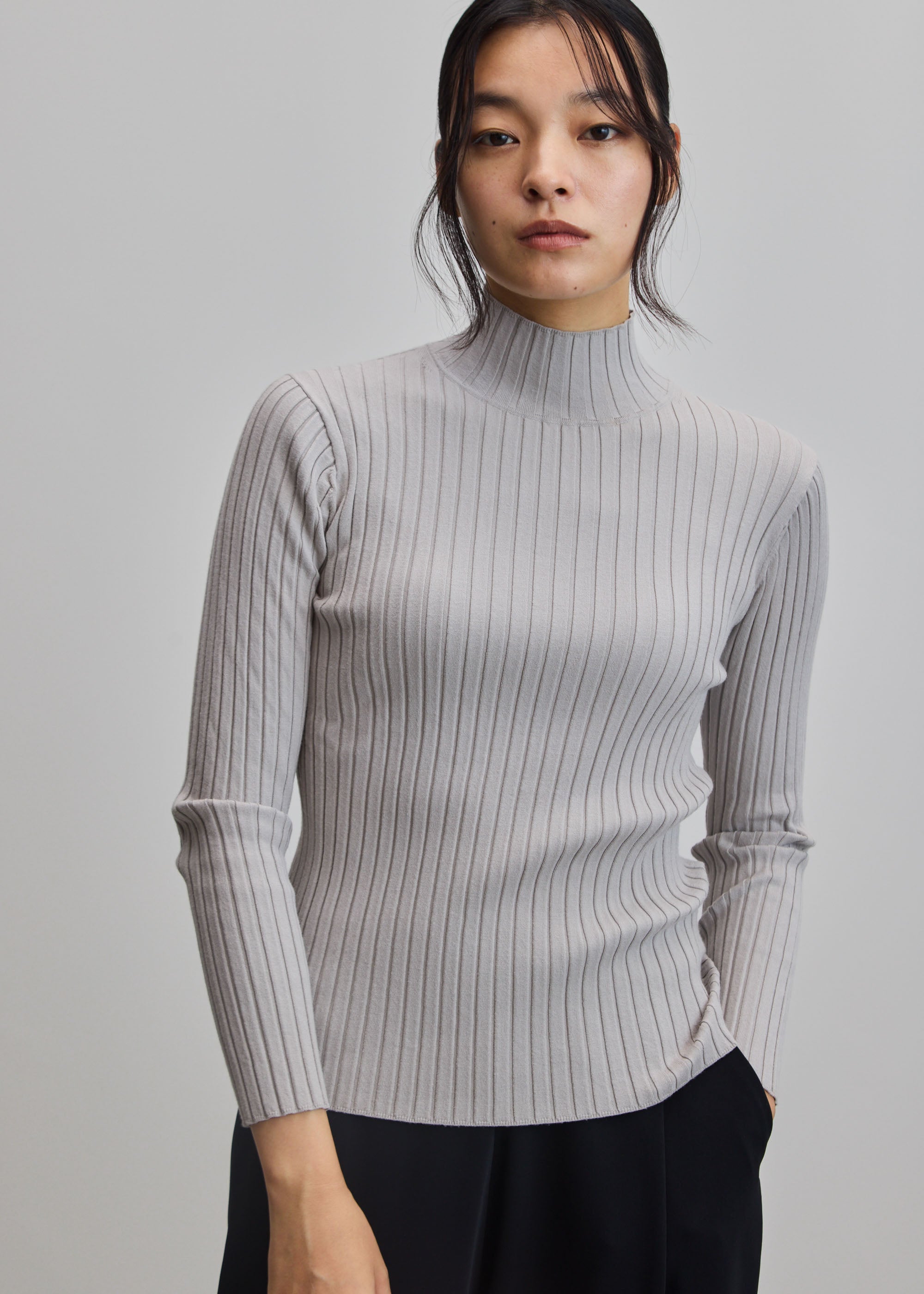 ワイドリブタートルネックニット - SOÉJU online store｜上質な大人の
