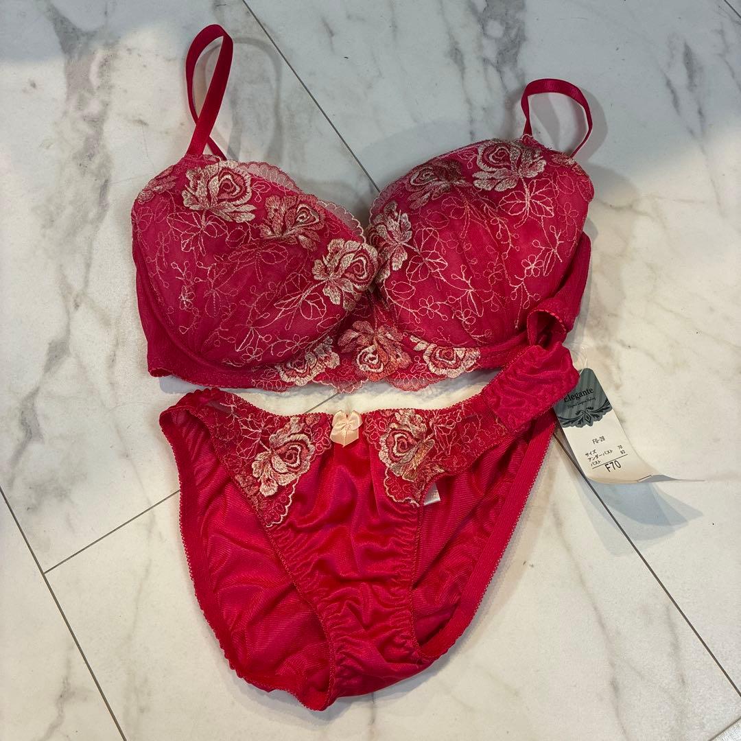 赤い花柄刺繍ブラジャーショーツセット F70 - メルカリ