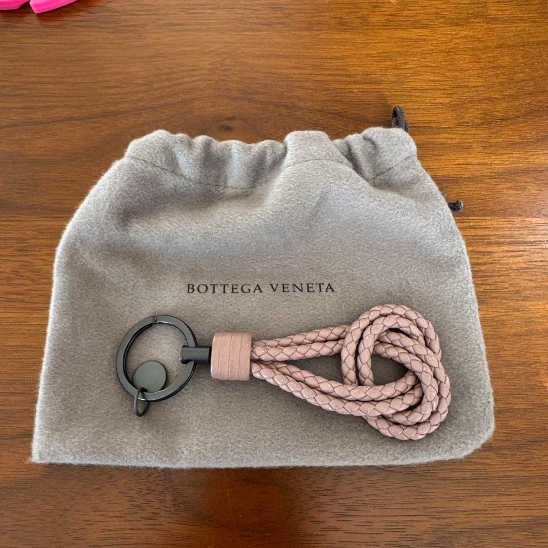 Bottega Veneta 編み込みレザーキーホルダー BOTTEGA VENETA 編み込みレザーキーホルダー - メルカリ