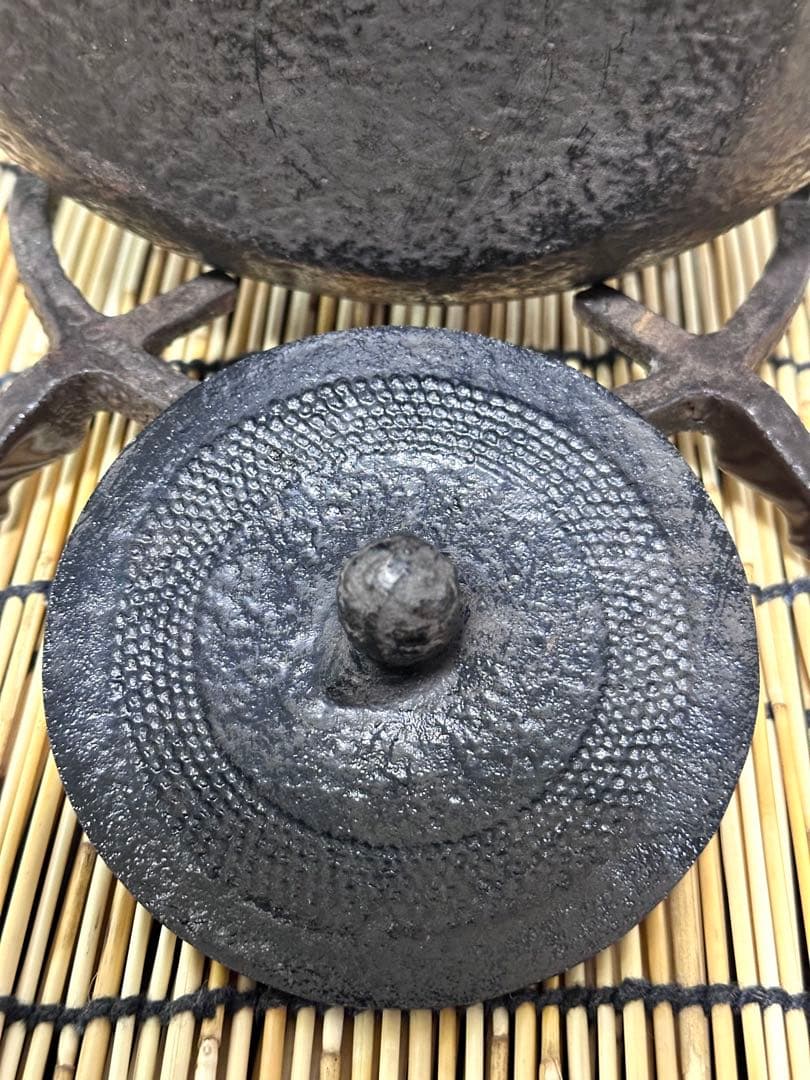 USED品 南部雲南堂鍋元造 15型丸平形アラレ 鉄瓶 南部鉄瓶 南部