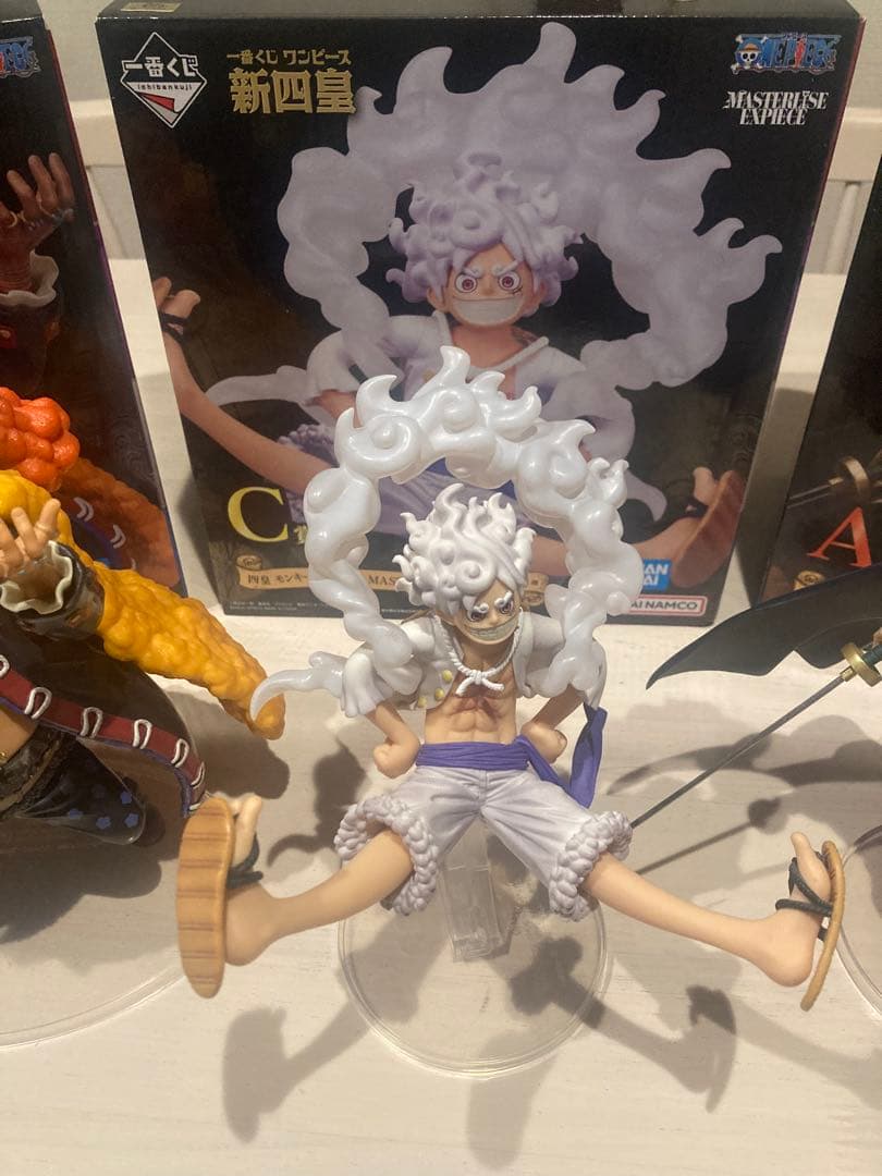 ワンピース フィギュア 一番くじ 新四皇 ルフィ シャンクス 黒ひげ 3体