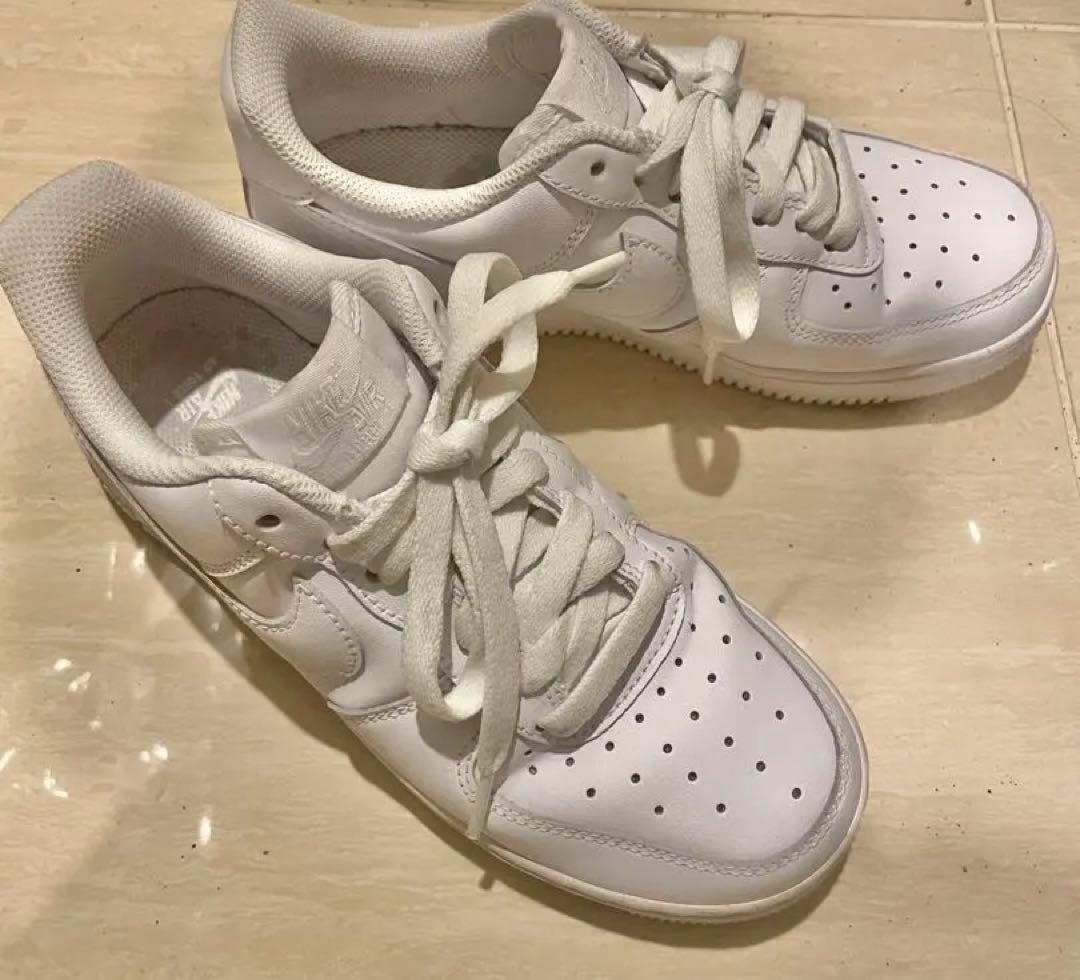 ナイキ　エアフォース1 現行品　23.5cm DD8959-100