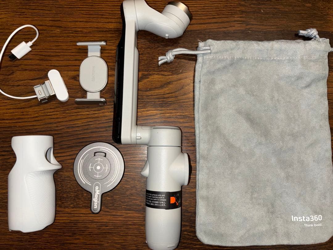インスタ360 Flow Pro スマートフォン　ジンバル Amazon.co.jp: Insta360 Flow プロ三脚キット- AI搭載スマートフォン用
