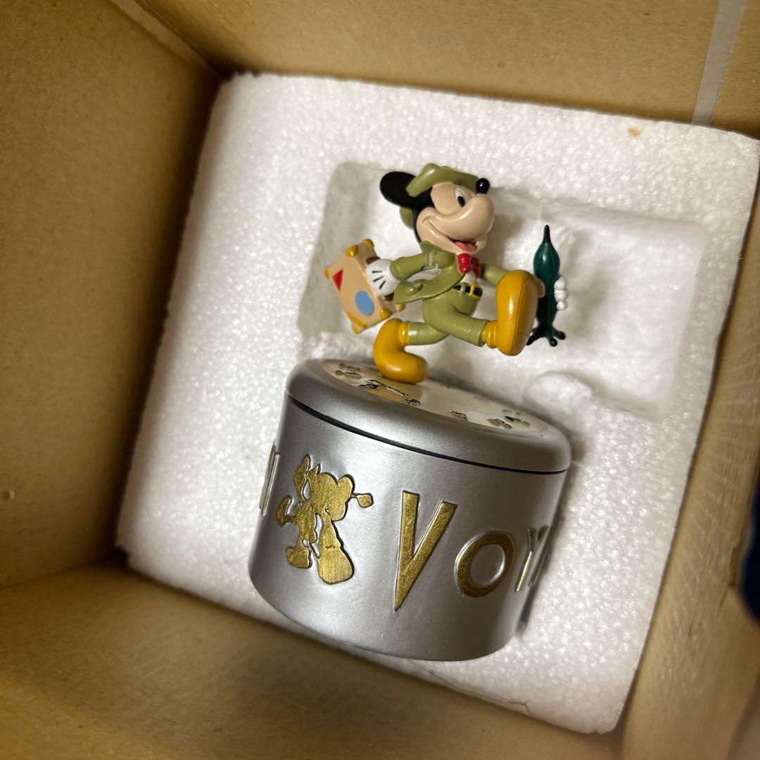 ディズニーランドボンボヤージュオープニング記念腕時計　フィギュア　小物入れ　置物