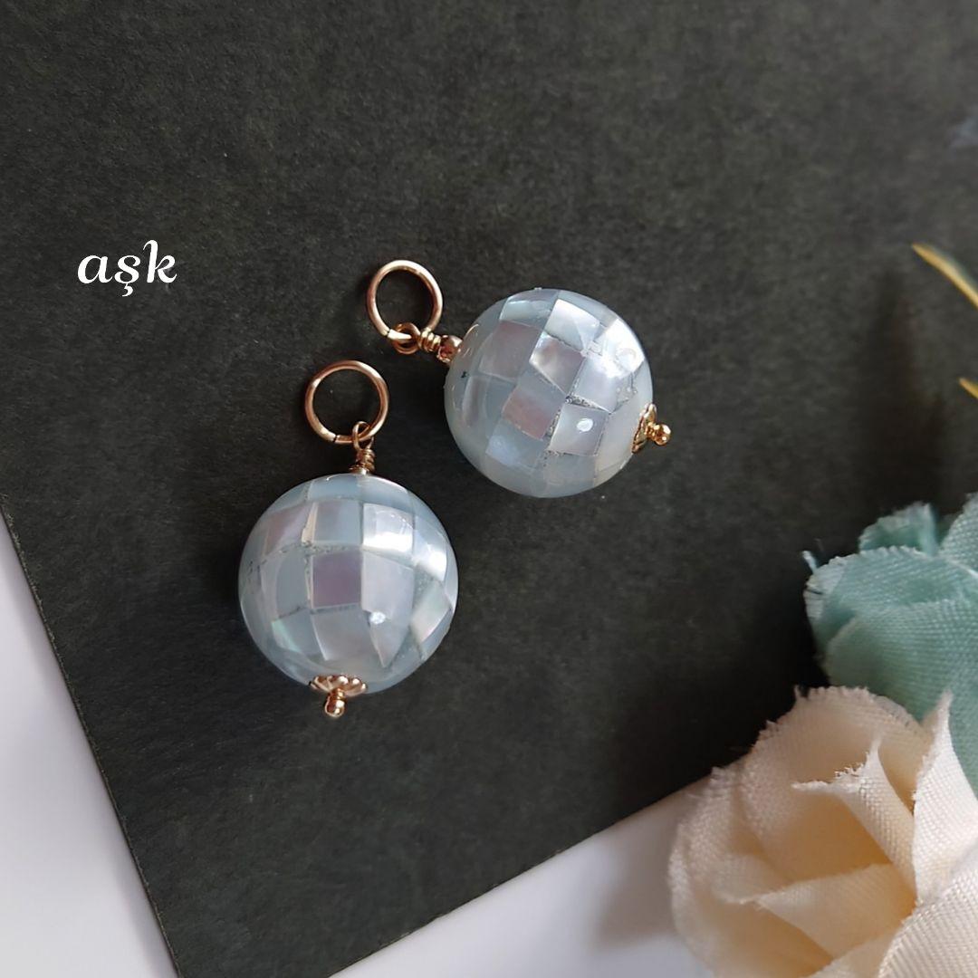 断捨離中ページ》14Kgf❩ モザイクブルーシェルのピアスチャーム ピアス 20G 18G 16G つけっぱなしにおすすめ プッシュピン立爪ジュエル