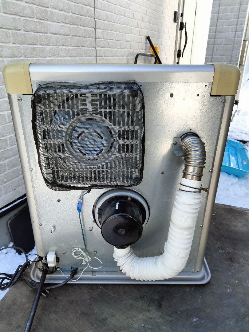 サンポットFF石油ストーブゼータス！品番「FFR‐562SX」2011年式中古品