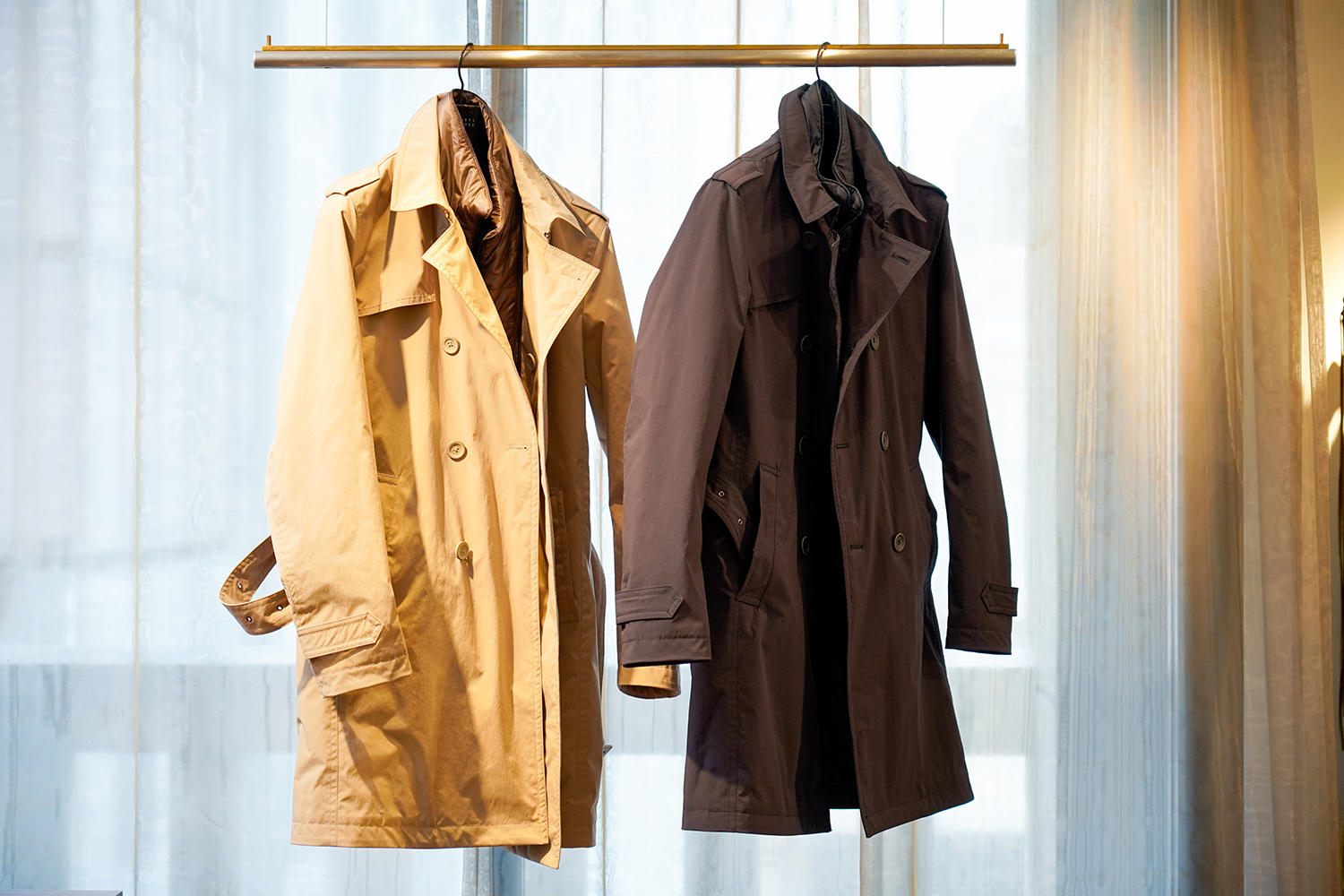 格好いいだけじゃ寒い。デキる男のトレンチは